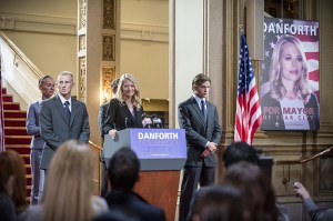 Arrow -- "The Candidate" -- Image AR402B_0152b -- Pictured: Jeri Ryan as Jessica Danforth (CENTER) -- Photo: Cate Cameron /The CW -- ÃÂ© 2015 The CW Network, LLC. All Rights Reserved.