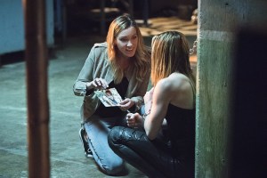 Arrow -- "Beyond Redemption" -- Image AR405B_0062b.jpg -- Pictured (L-R): Katie Cassidy as Laurel Lance and Caity Lotz as Sara Lance -- Photo: Dean Buscher/ The CW -- ÃÂ© 2015 The CW Network, LLC. All Rights Reserved.