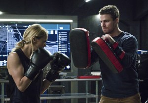Arrow -- "A.W.O.L." -- Image AR411A_0036b.jpg -- Pictured (L-R): Katie Cassidy as Laurel Lance and Stephen Amell as Oliver Queen -- Photo: Liane Hentscher/ The CW -- ÃÂ© 2016 The CW Network, LLC. All Rights Reserved.