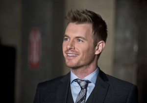 The Flash -- "Flash Back" -- Image: FLA217a_0119b.jpg -- Pictured: Rick Cosnett as Detective Eddie Thawne -- Photo: Diyah Pera/The CW -- é 2016 The CW Network, LLC. All rights reserved.