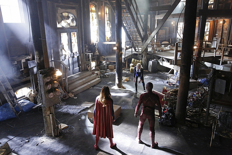 Supergirl Season 1 Episode 18 “Worlds Finest” Recap – Pop Goes The World