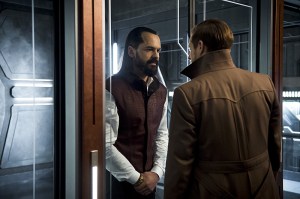 DC's Legends of Tomorrow -- "River of Time"-- Image LGN114a_0090b.jpg -- Pictured (L-R): Casper Crump as Vandal Savage and Arthur Darvill as Rip Hunter -- Photo: Diyah Pera/The CW -- ÃÂ© 2016 The CW Network, LLC. All Rights Reserved.
