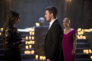 Arrow -- "Genesis" -- Image AR420b_0080b.jpg -- Pictured (L-R): Gabriella Wright as Esrin Fortuna, Stephen Amell as Oliver Queen and Emily Bett Rickards as Felicity Smoak -- Photo: Diyah Pera/The CW -- ÃÂ© 2016 The CW Network, LLC. All Rights Reserved.