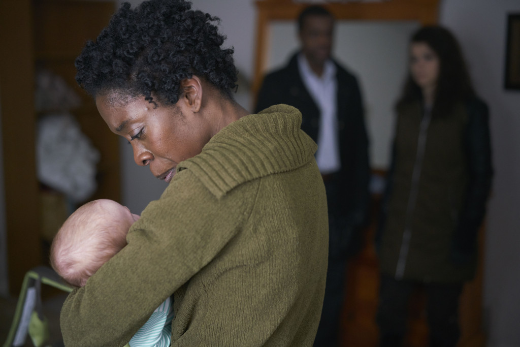Kendra (LISA CORDINGTON), Art (KEVIN HANCHARD), and Sarah (TATIANA MASLANY)