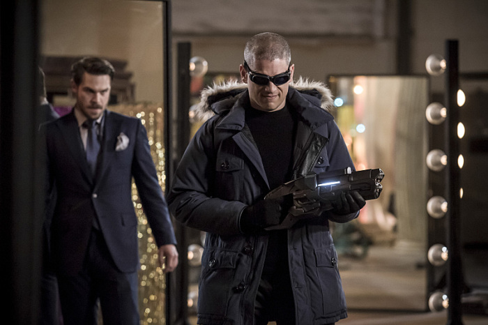 The Flash -- "The New Rouges" -- Image FLA304b_0141b.jpg -- Pictured (L-R): Grey Damon as Sam Scudder and Wentworth Miller as Leonard Snart/Captain Cold -- Photo: Katie Yu/The CW -- ÃÂ© 2016 The CW Network, LLC. All rights reserved.