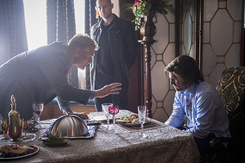 Arrow -- "Vigilante" -- Image AR507a_0047b.jpg -- Pictured (L-R): Dolph Lundgren as Konstantin Kovar and Stephen Amell as Oliver Queen -- Photo: Diyah Pera/The CW -- ÃÂ© 2016 The CW Network, LLC. All Rights Reserved.