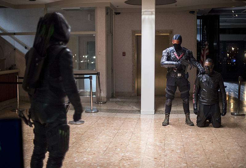 Arrow -- "Vigilante" -- Image AR507b_0175b.jpg -- Pictured (L-R): Stephen Amell as Oliver Queen/The Green Arrow, Vigilante, and Echo Kellum as Curtis Holt/Mr.Terrific -- Photo: Diyah Pera/The CW -- ÃÂ© 2016 The CW Network, LLC. All Rights Reserved.