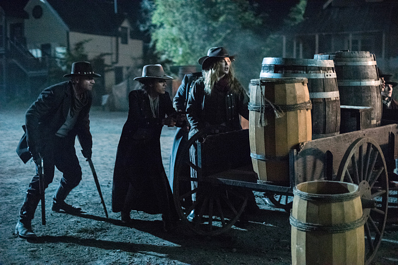 DC's Legends of Tomorrow --"Outlaw Country" -- Image LGN206b_0368.jpg -- Pictured (L-R): Dominic Purcell as Mick Rory/Heat Wave, Maisie Richardson-Sellers as Amaya Jiwe/Vixen and Caity Lotz as Sara Lance/White Canary -- Photo: Dean Buscher/The CW -- ÃÂ© 2016 The CW Network, LLC. All Rights Reserved.