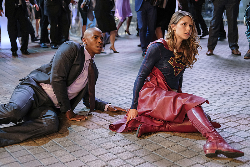 Supergirl -- "Crossfire" -- Image SPG205a_0147 -- Pictured (L-R): Mehcad Brooks as James Olsen and Melissa Benoist as Kara/Supergirl -- Photo: Robert Falconer /The CW -- é 2016 The CW Network, LLC. All Rights Reserved