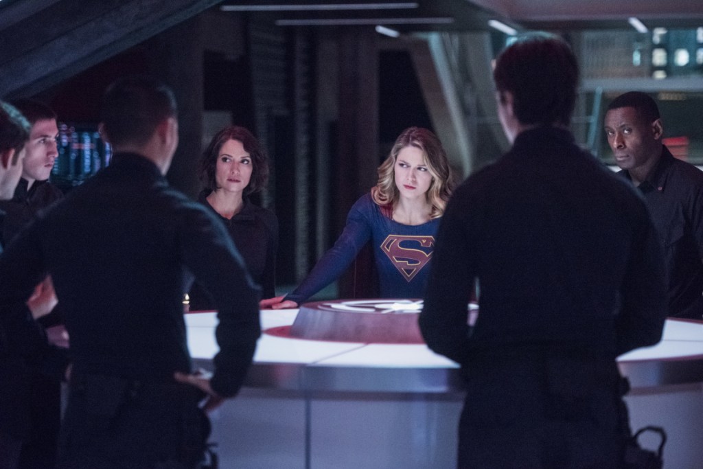 Supergirl -- "The Martian Chronicles" -- Image SPG211a_0088 -- Pictured (L-R): Chyler Leigh as Alex Danvers, Melissa Benoist as Kara/Supergirl, and David Harewood as Hank Henshaw -- Photo: Dean Buscher/The CW -- é 2017 The CW Network, LLC. All Rights Reserved