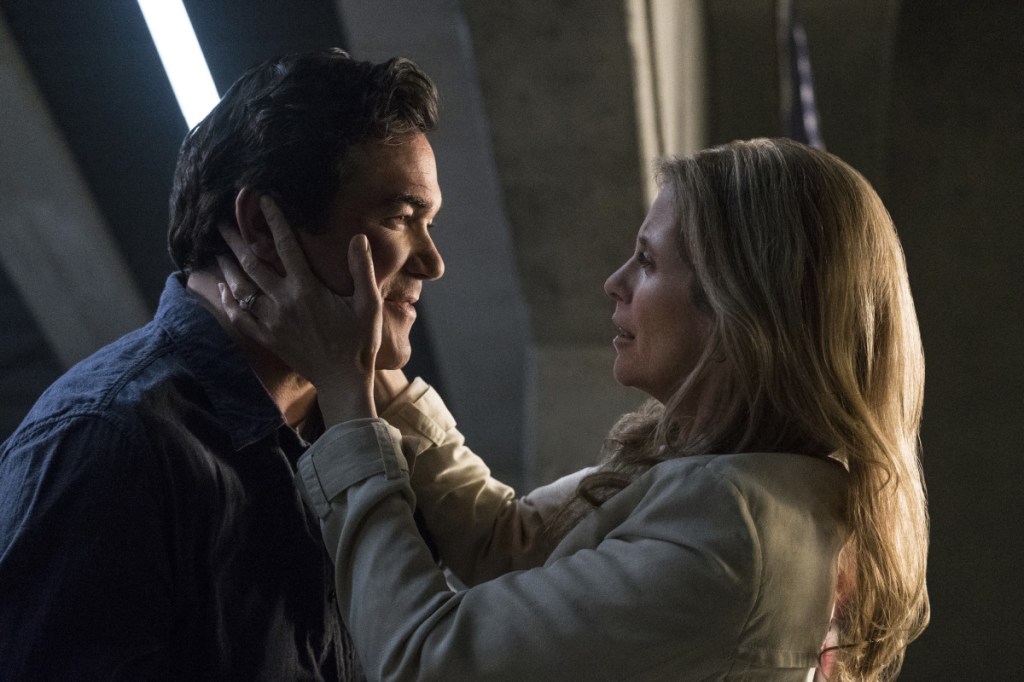 Supergirl -- "Homecoming" -- SPG214b_0106.jpg -- Pictured (L-R): Dean Cain as Jeremiah Danvers and Helen Slater as Eliza Danvers -- Photo: Cate Cameron/The CW -- ÃÂ© 2017 The CW Network, LLC. All Rights Reserved