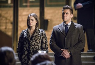 Arrow -- "Fighting Fire With Fire" -- Image AR515b_0274b.jpg -- Pictured (L-R): Willa Holland as Thea Queen and Josh Segarra as Adrian Chase, -- Photo: Diyah Pera/The CW -- é 2017 The CW Network, LLC. All Rights Reserved.